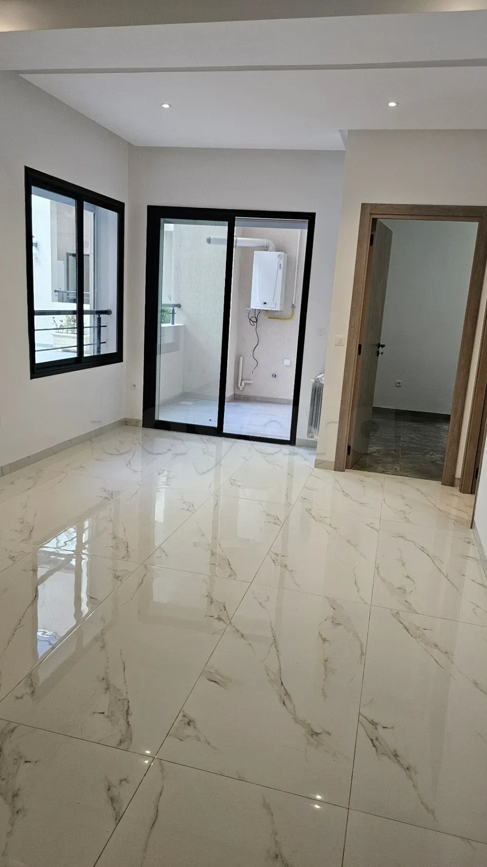 un appartement s+1 haut standing au rdc a louer a jinen ennacer derriére clinique