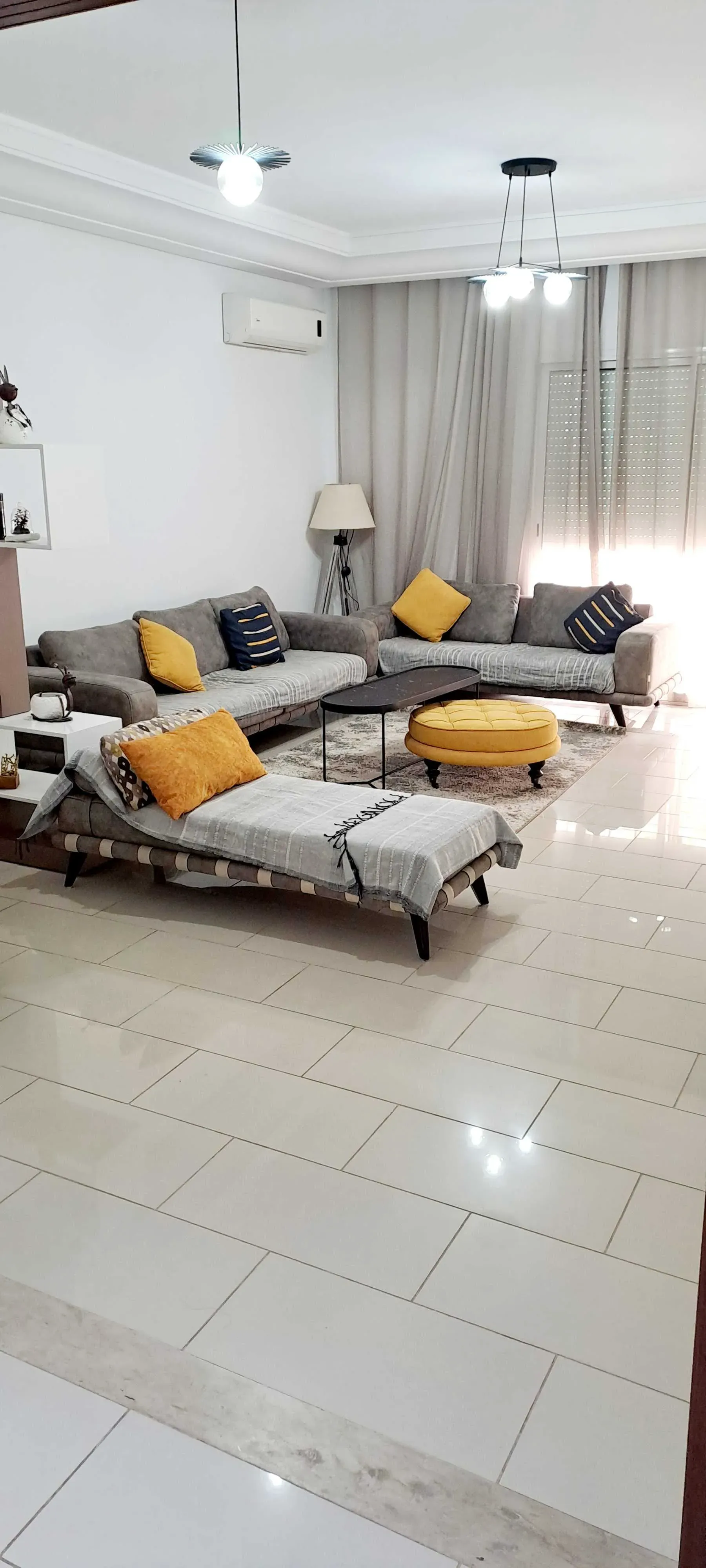 Particulier L S4 meiblé Neuf à l'année pour étranger