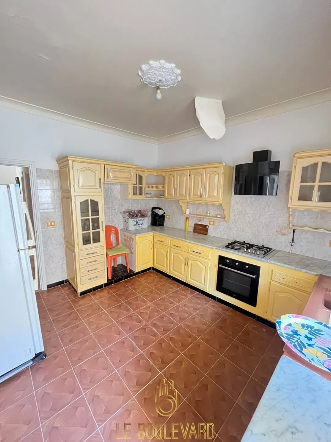 A Louer Rez-de-chaussée S+4 avec terrasse, meublé ou vide, situé à Mrezge, Hammamet