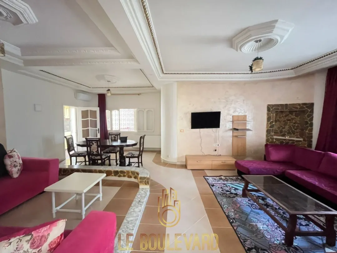 A Louer Rez-de-chaussée S+4 avec terrasse, meublé ou vide, situé à Mrezge, Hammamet