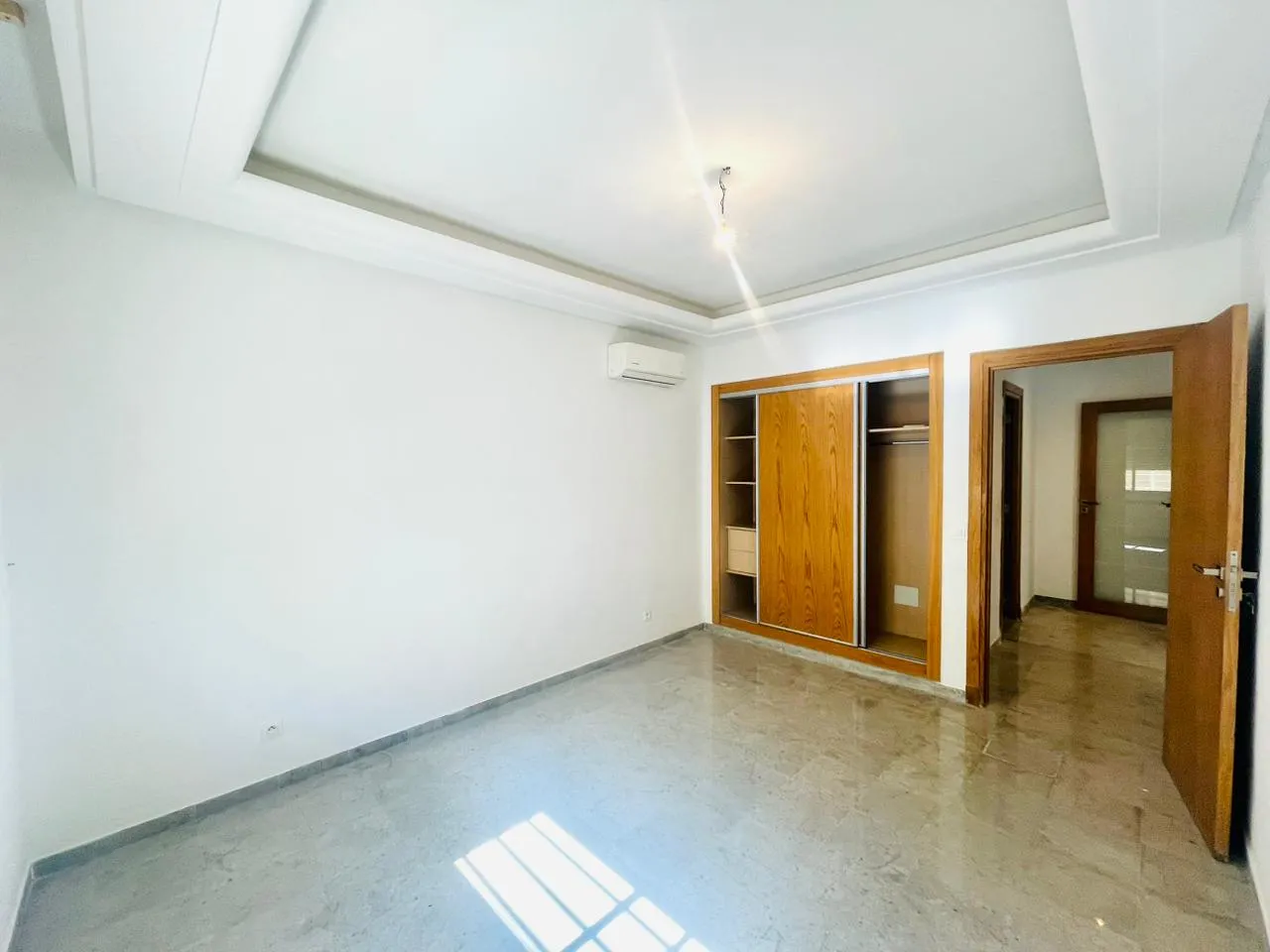 Appartement a louer s+2 ennasr 