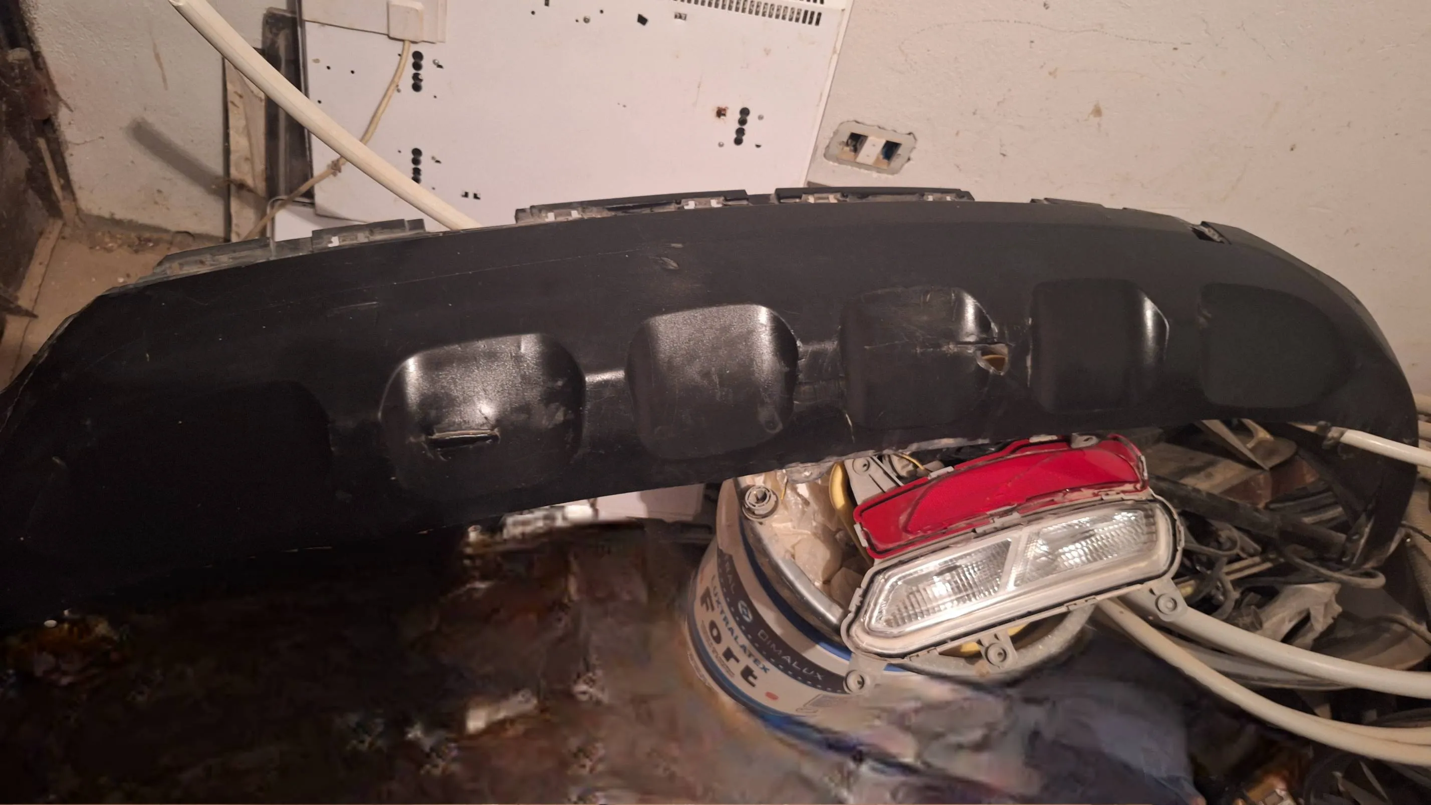 Parachoc arrière + feu á réparer