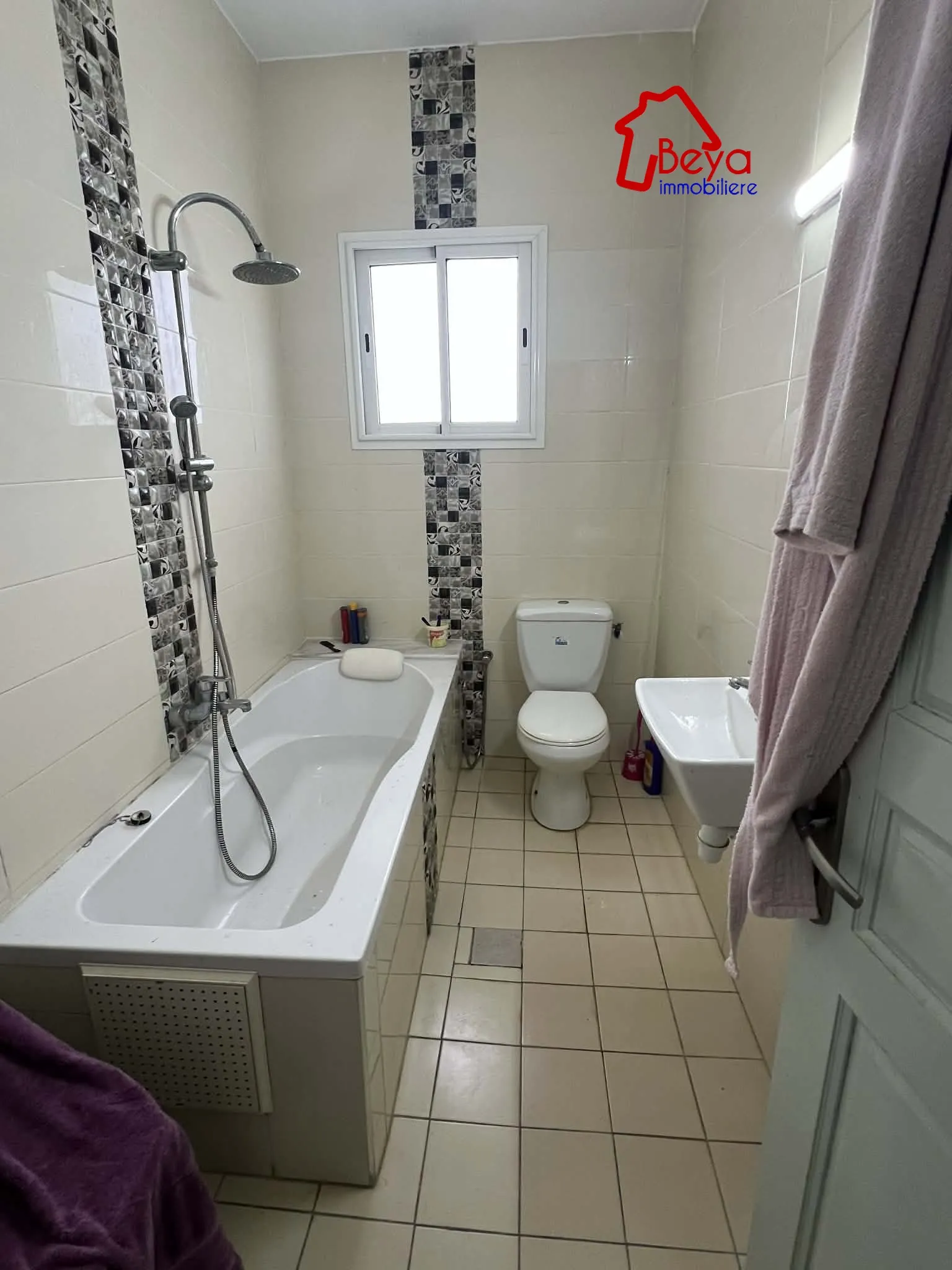 UNE VILLA AVEC UN APPARTEMENT