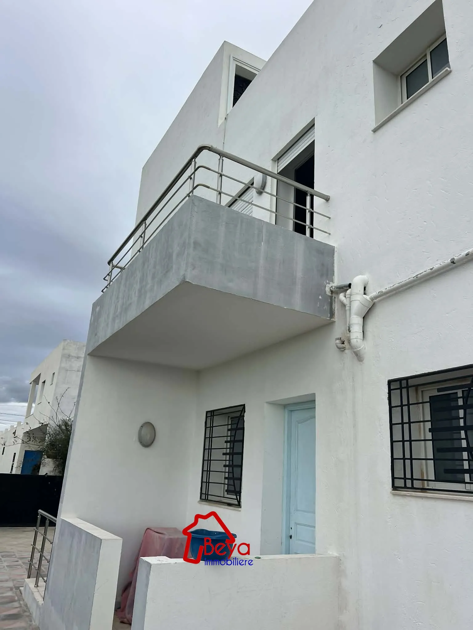 UNE VILLA AVEC UN APPARTEMENT