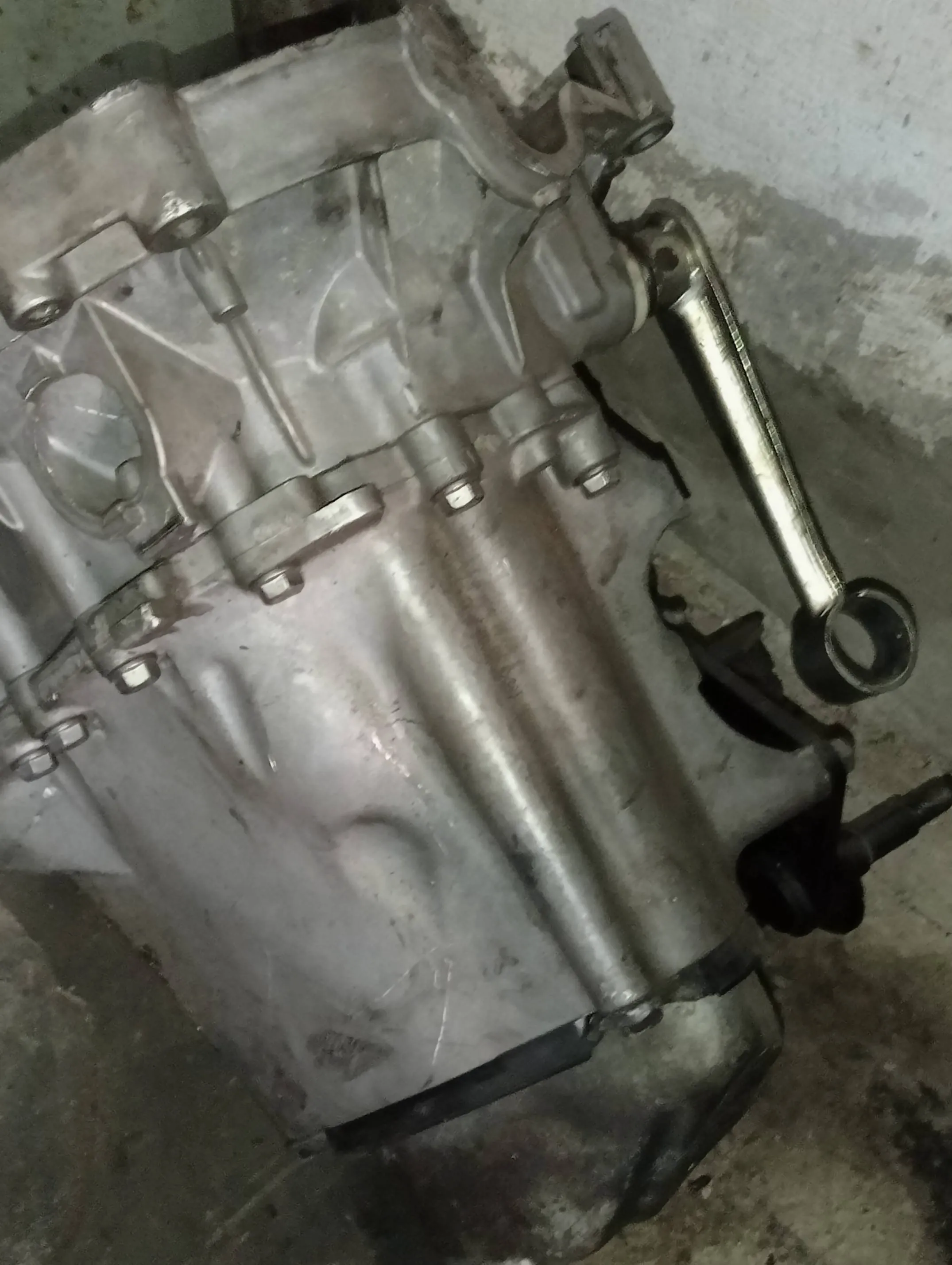 boîte de vitesse manuelle Compatible avec : • Citroën C3 / C4 • Peugeot 207 / 208