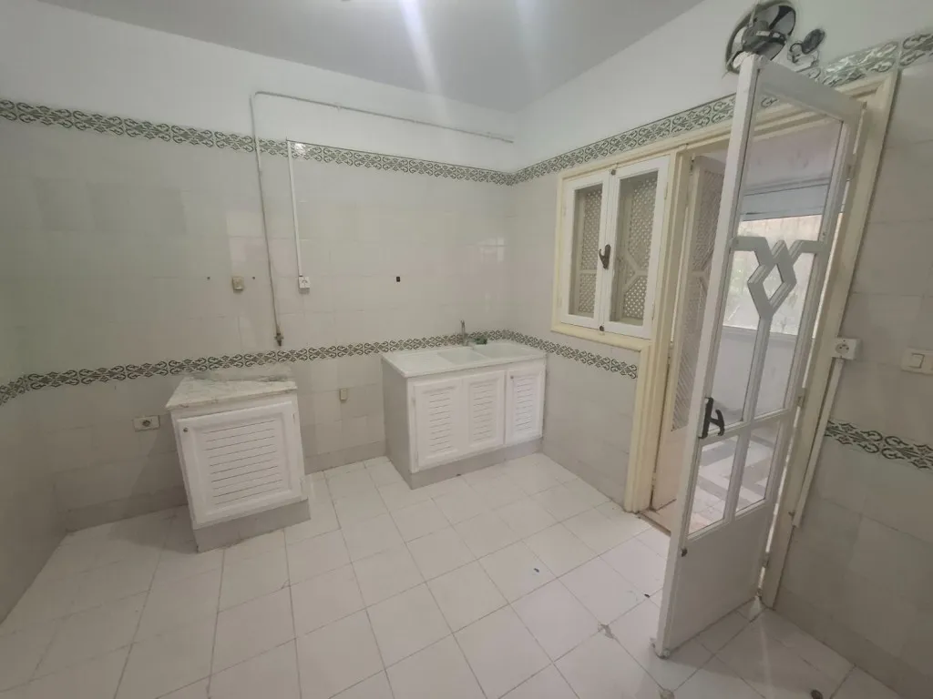 À LOUER – Duplex Professionnel / Bureaux – Route principale Mourouj 1, près Hammadi Abid (En face métro)