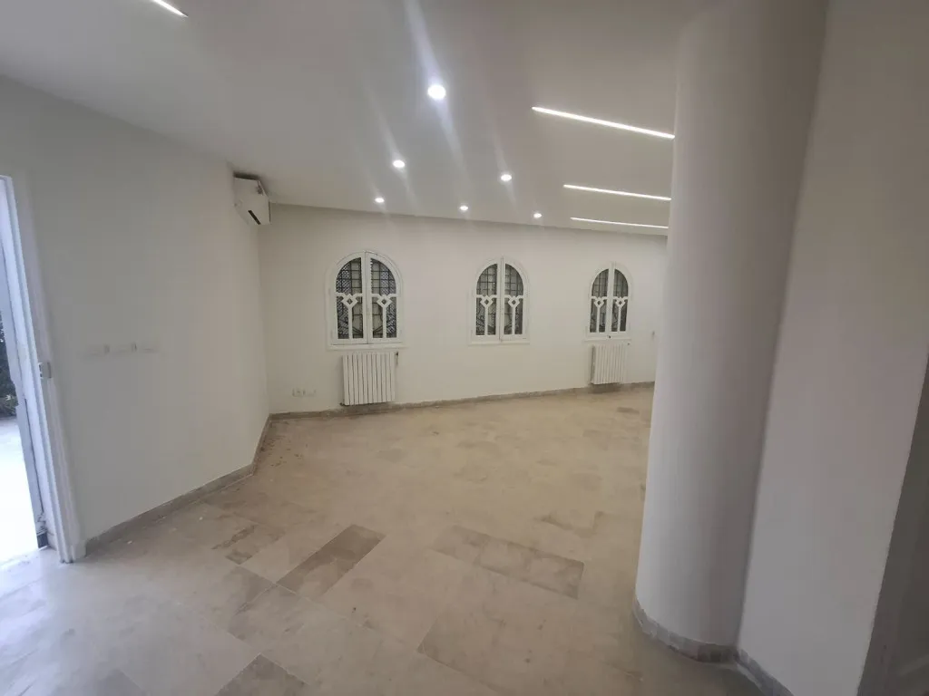 À LOUER – Duplex Professionnel / Bureaux – Route principale Mourouj 1, près Hammadi Abid (En face métro)