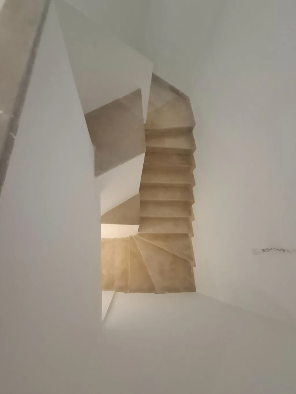 À LOUER – Duplex Professionnel / Bureaux – Route principale Mourouj 1, près Hammadi Abid (En face métro)