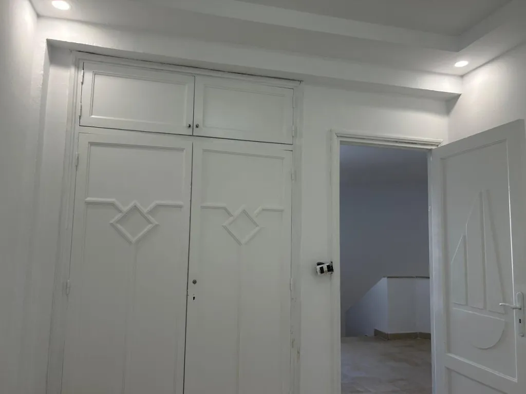 À LOUER – Duplex Professionnel / Bureaux – Route principale Mourouj 1, près Hammadi Abid (En face métro)