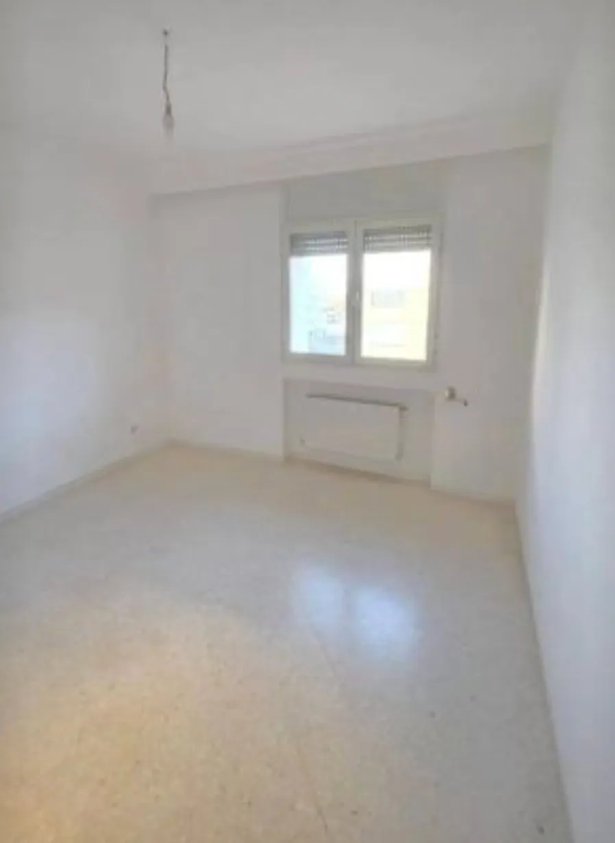 Location S3 vide à Jardin D'El Menzah 2