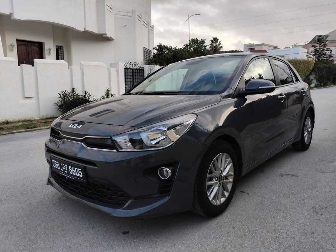 KIA RIO PRESTIGE PREMIÈRE MAIN EN EXCELLENT ÉTAT 