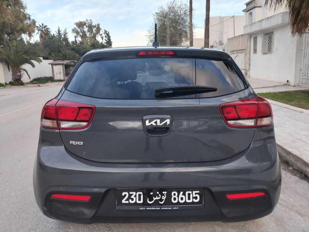 KIA RIO PRESTIGE PREMIÈRE MAIN EN EXCELLENT ÉTAT 