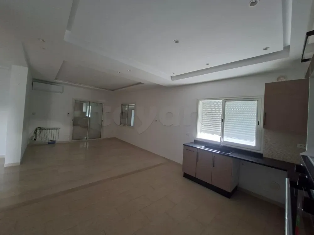 un appartement spacieux s+3 vide au 2éme étage(avec ascenseur) a louer situé a jardin d'el manzah 2