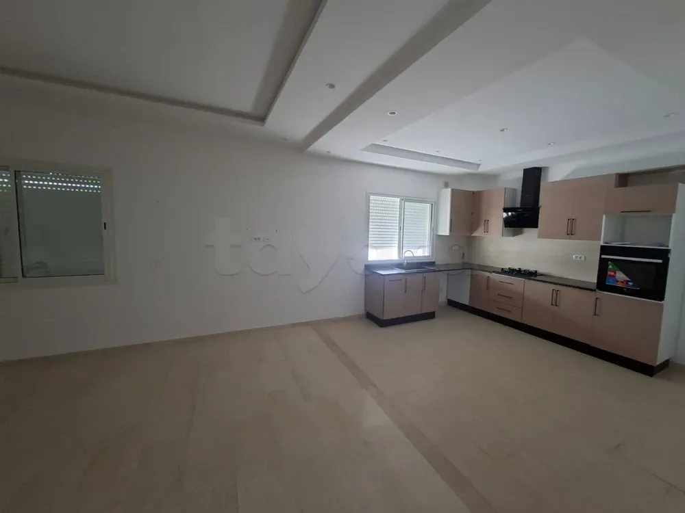 un appartement spacieux s+3 vide au 2éme étage(avec ascenseur) a louer situé a jardin d'el manzah 2