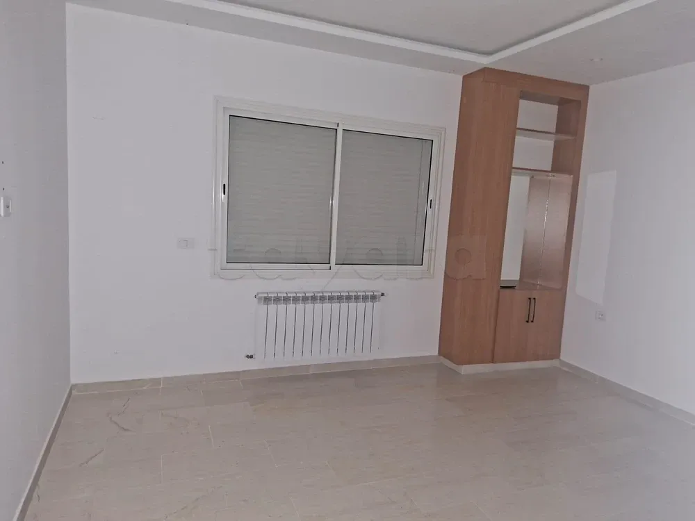 un appartement spacieux s+3 vide au 2éme étage(avec ascenseur) a louer situé a jardin d'el manzah 2
