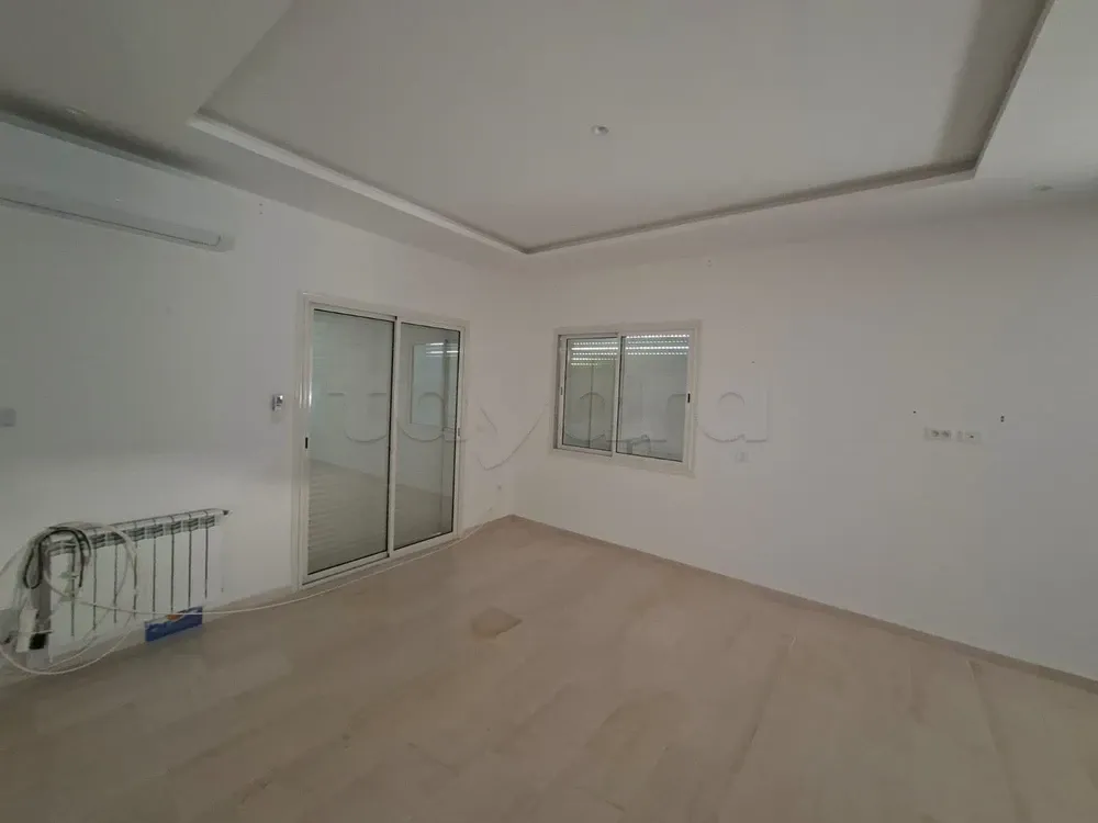 un appartement spacieux s+3 vide au 2éme étage(avec ascenseur) a louer situé a jardin d'el manzah 2