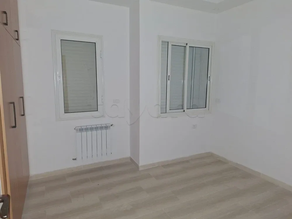 un appartement spacieux s+3 vide au 2éme étage(avec ascenseur) a louer situé a jardin d'el manzah 2