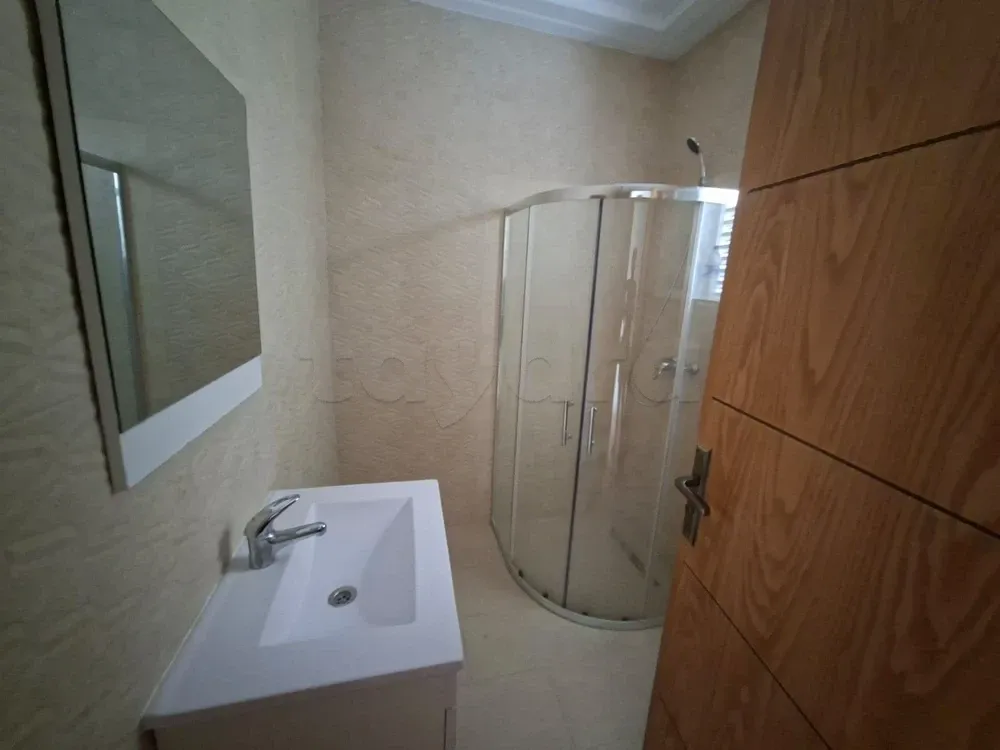 un appartement spacieux s+3 vide au 2éme étage(avec ascenseur) a louer situé a jardin d'el manzah 2