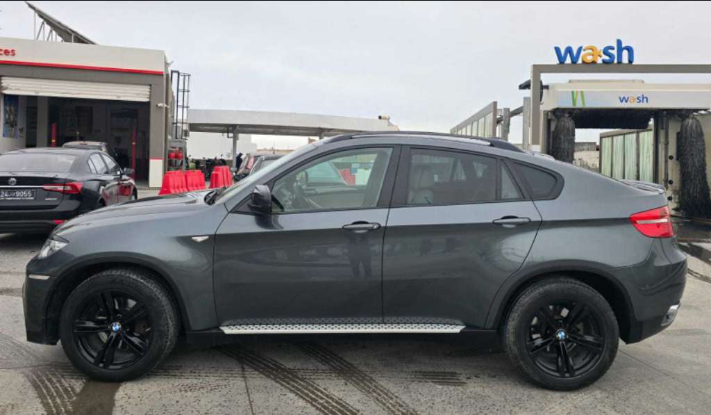 BMW X6 DIESEL 3L 15cv  2009 4 roues neuves  
