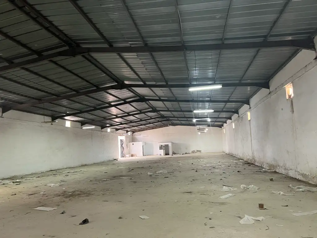 Dépôt à louer 1000m2