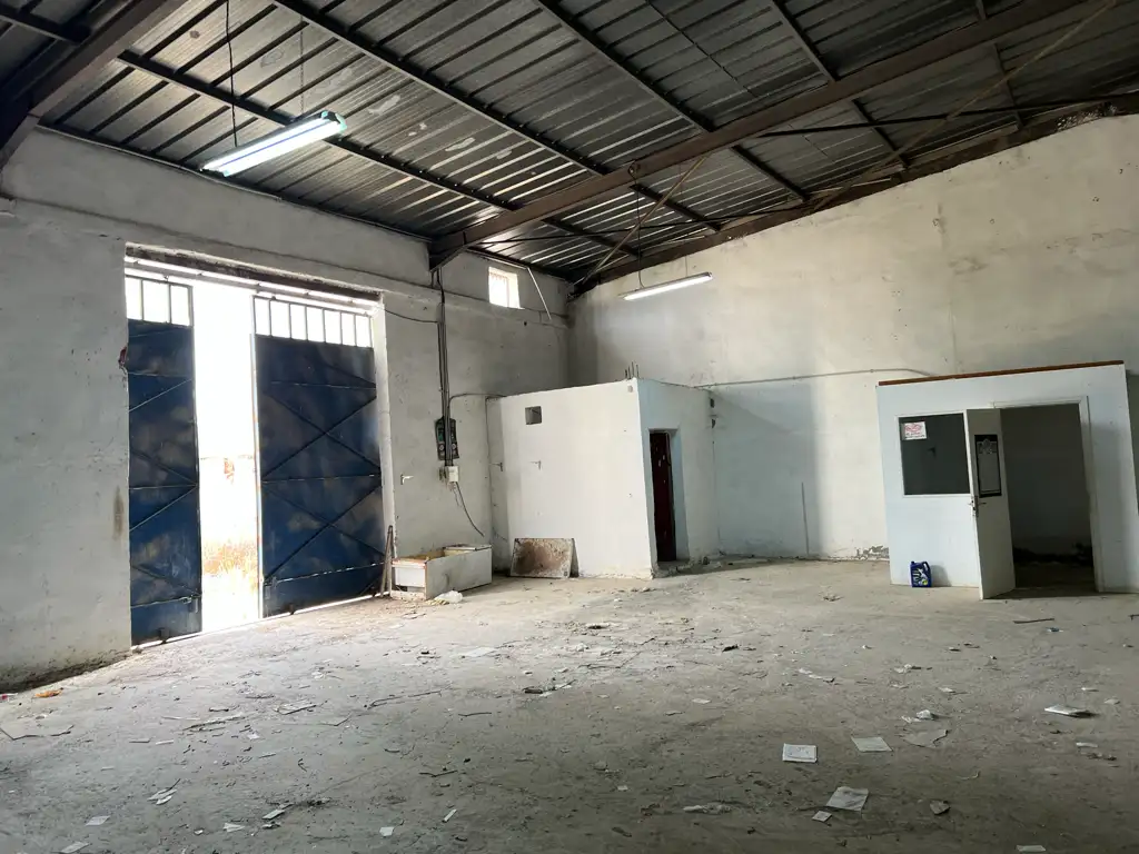 Dépôt à louer 1000m2