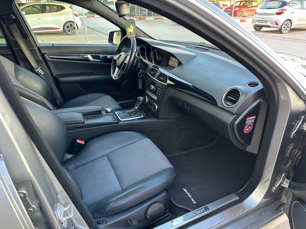 Mercedes c180 restylé phase 2 importée kit Amg édition première main 