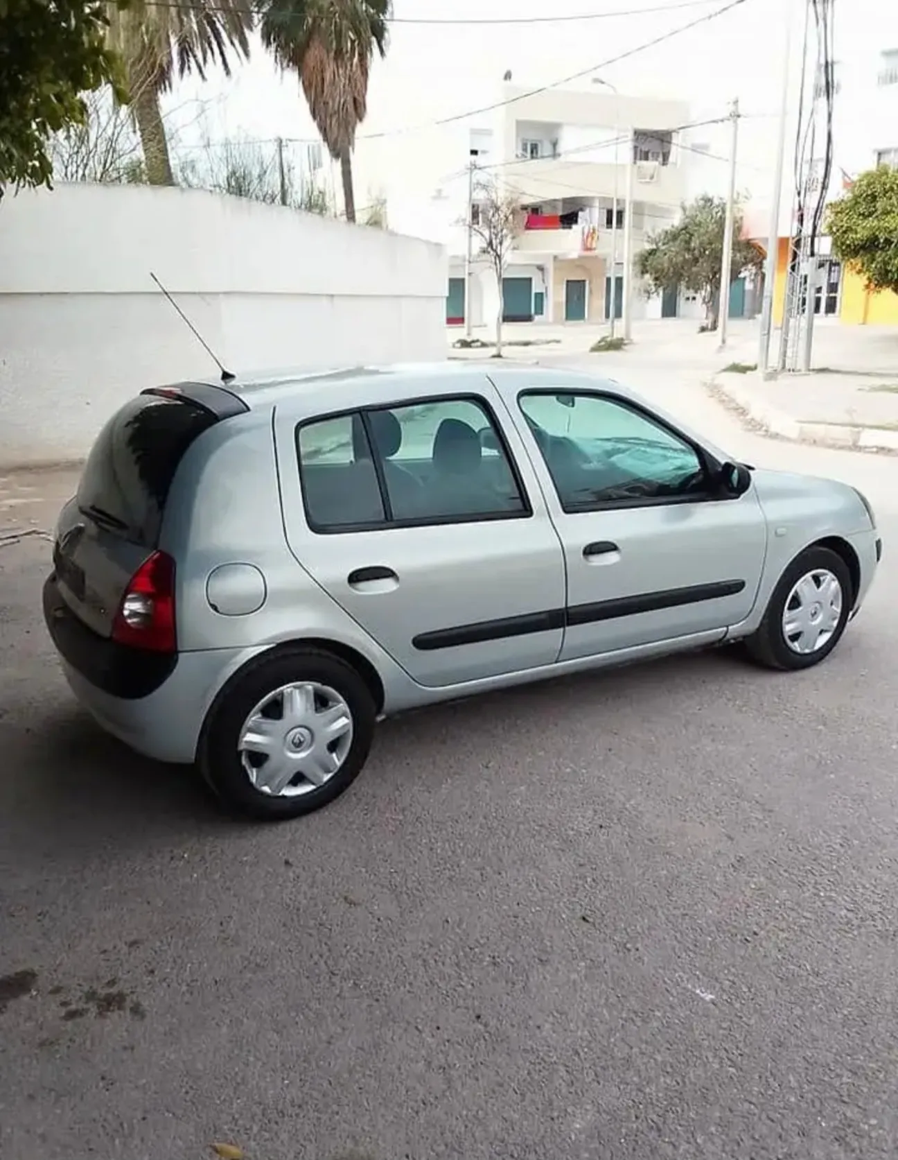 A vendre clio bombé