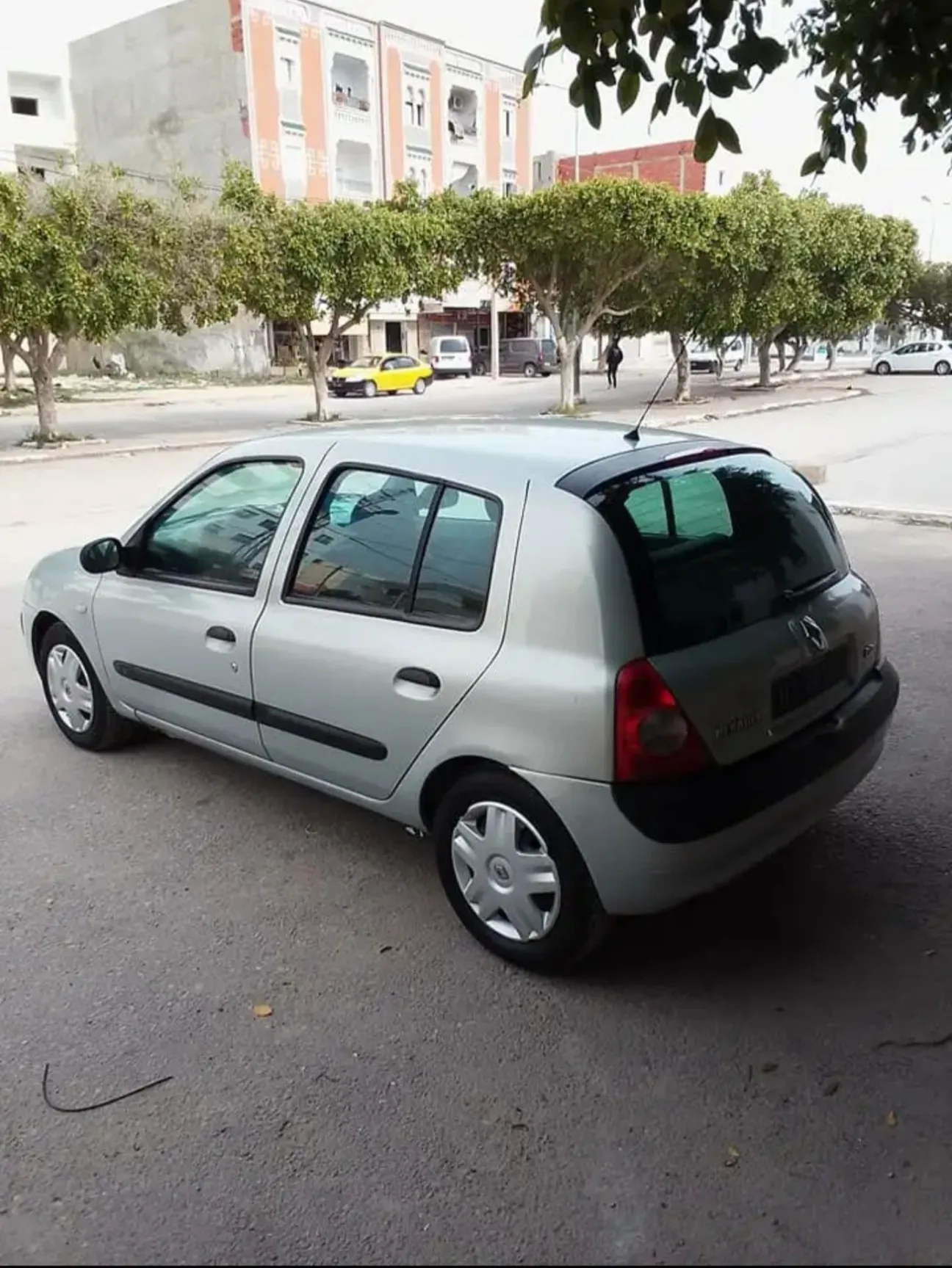 A vendre clio bombé