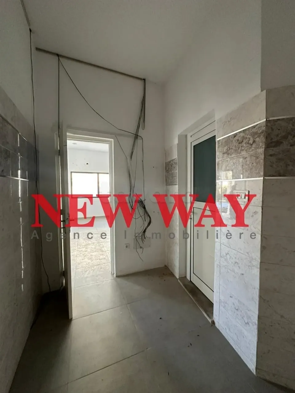 Local Commercial Mur, Fait le Coin à khezema