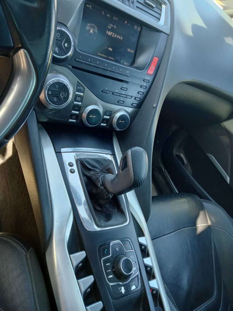 Citroën DS5 à vendre ou à échanger tél 98645870