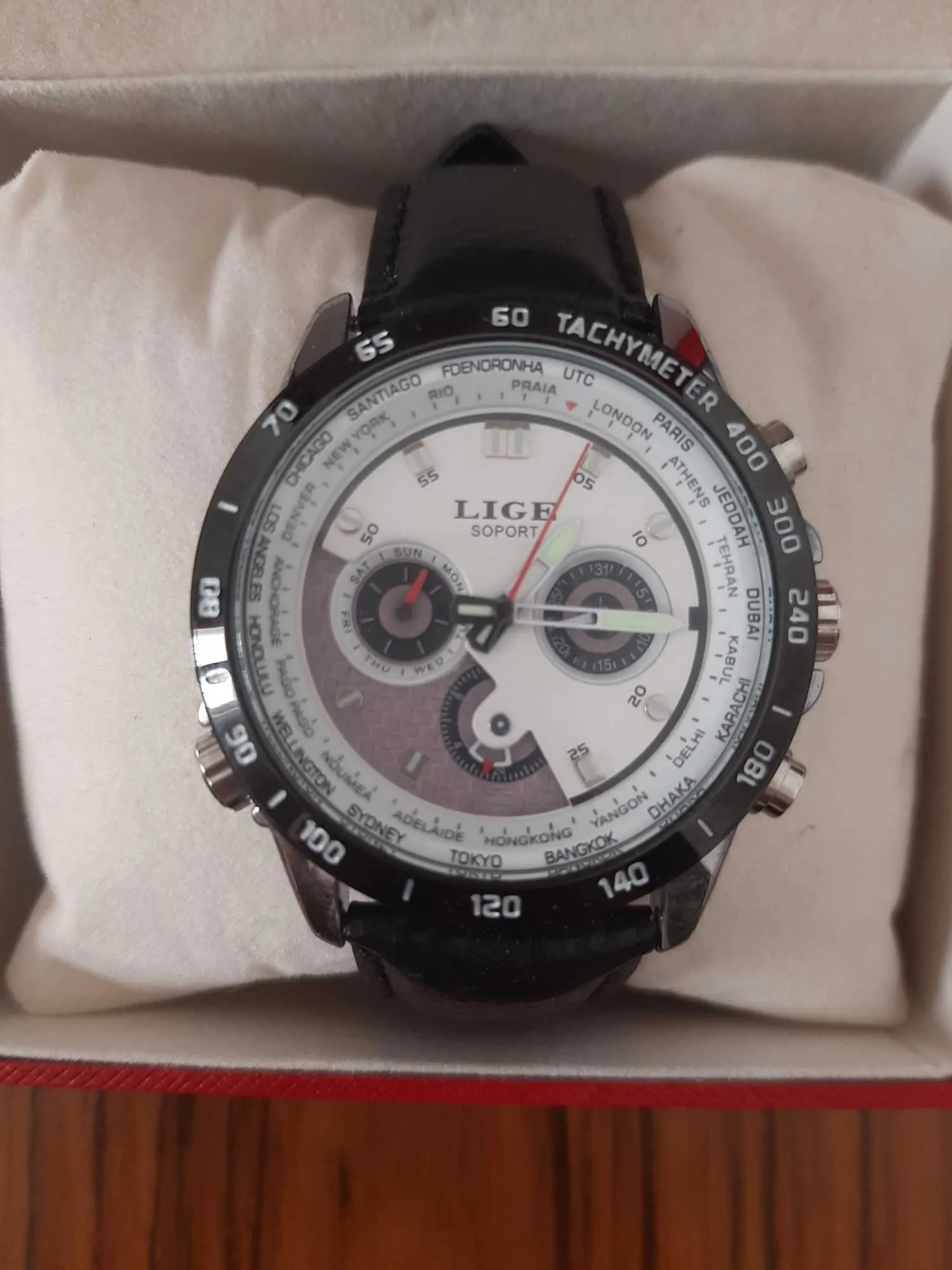 Montre homme dans l'Emballage