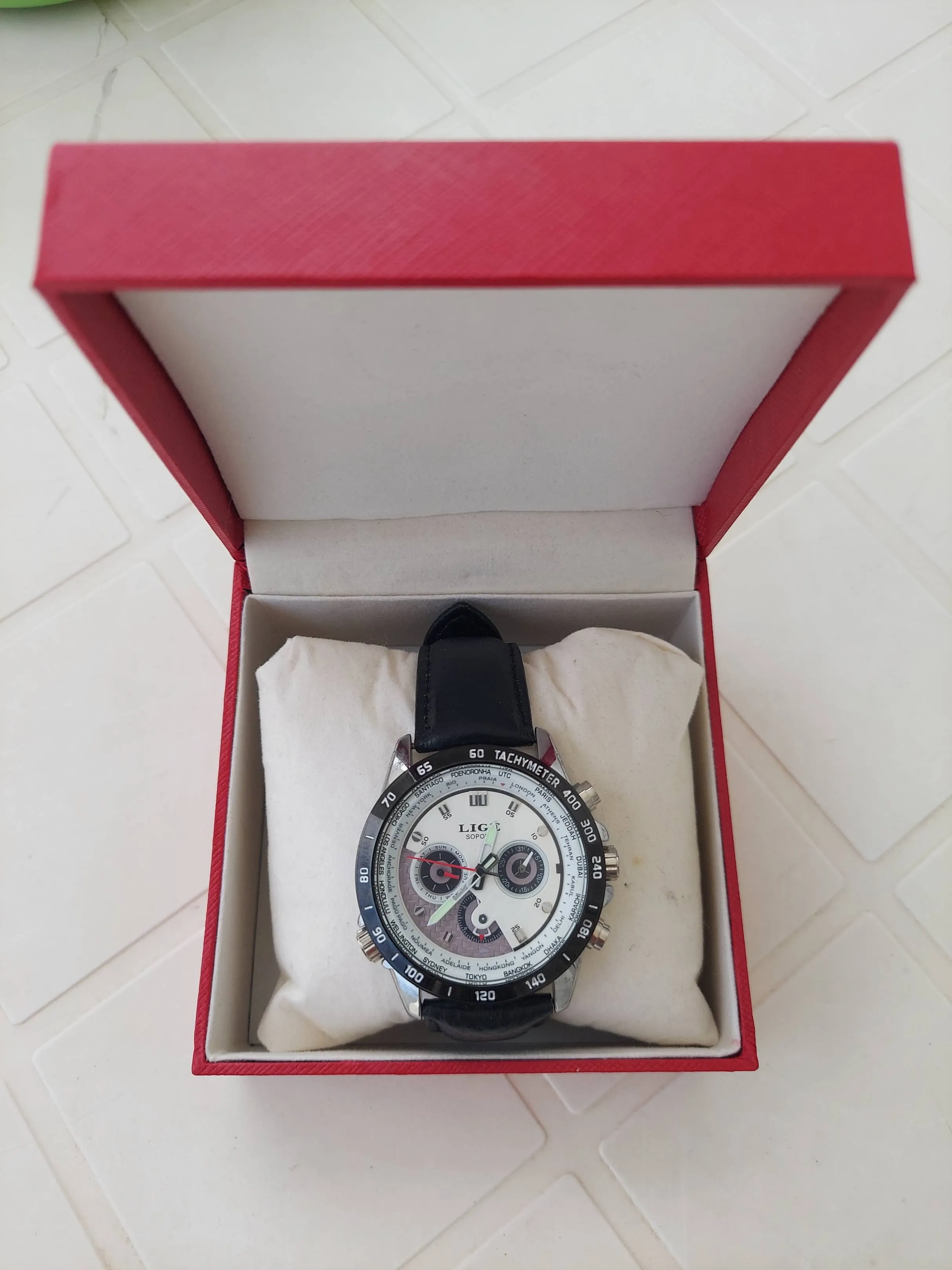 Montre homme dans l'Emballage