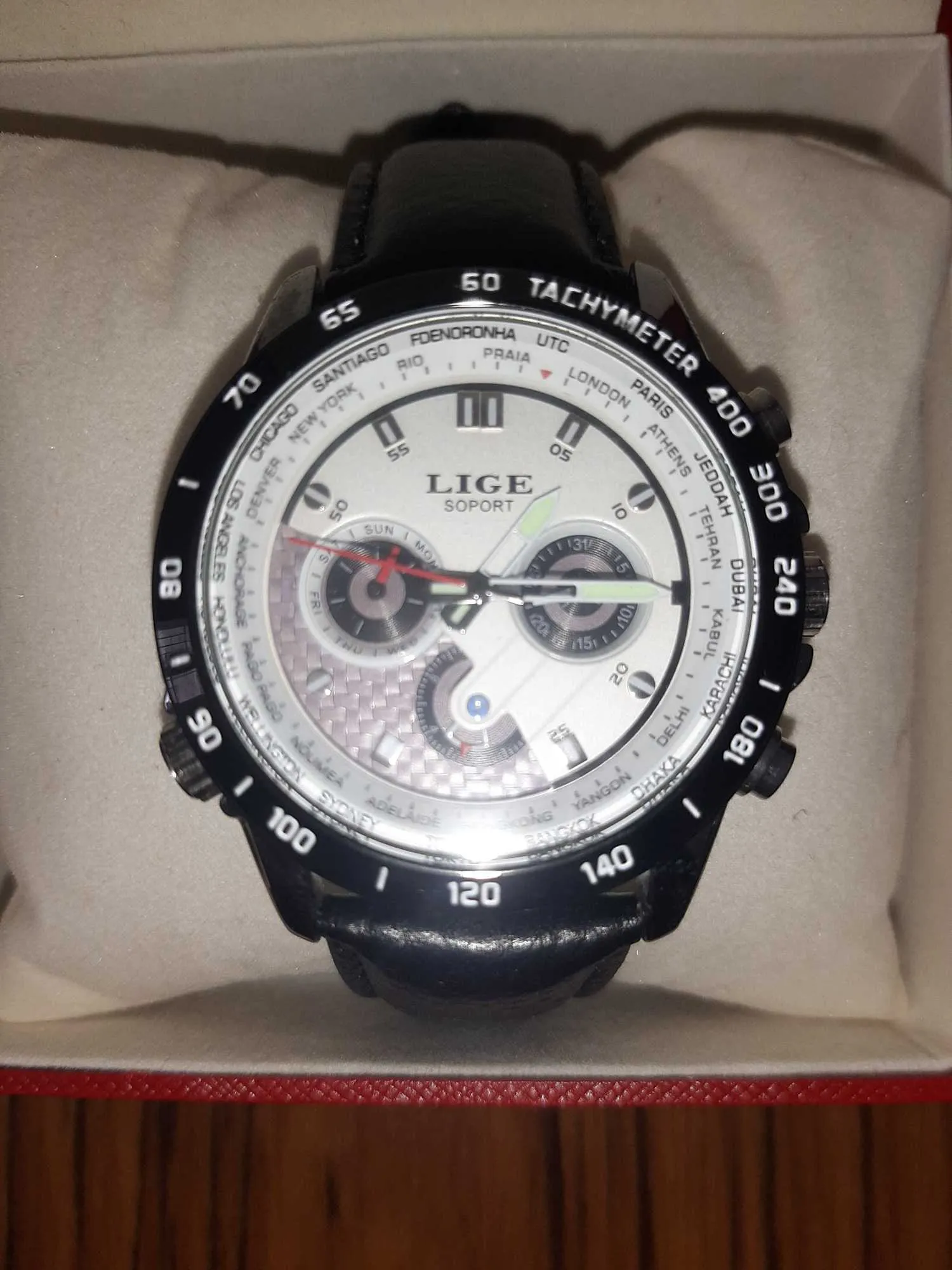 Montre homme dans l'Emballage