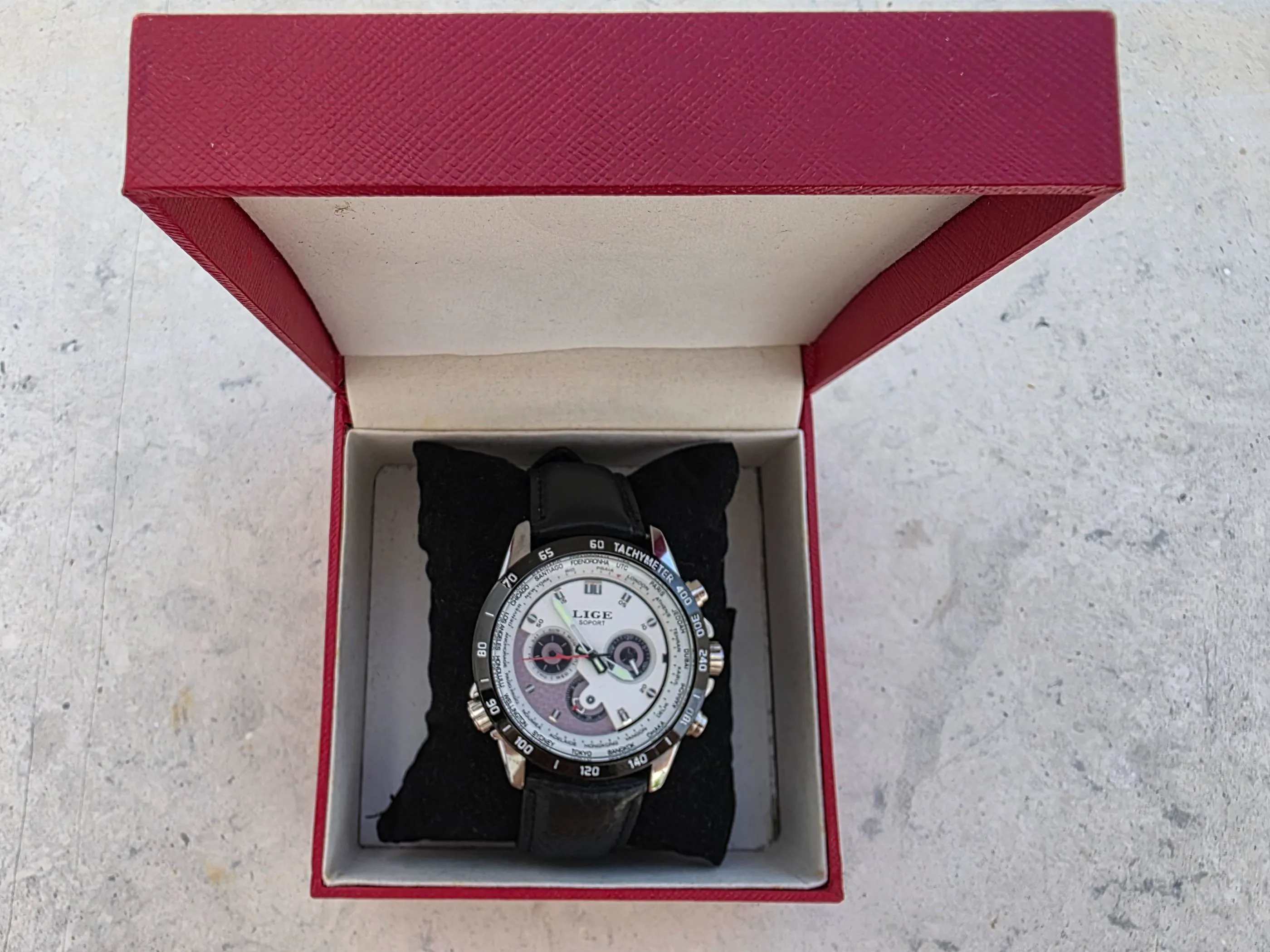 Montre homme dans l'Emballage