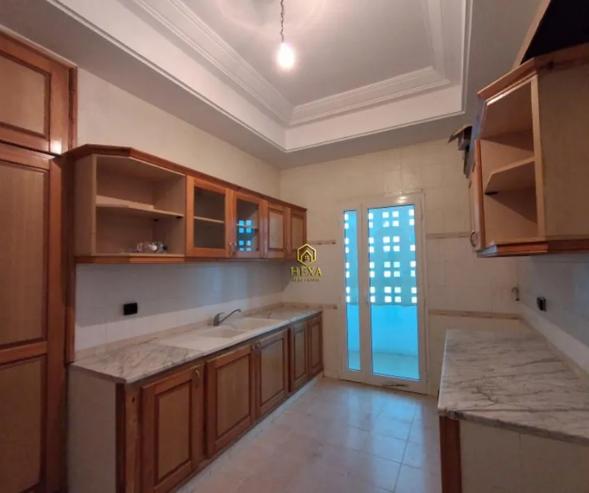 Appartement s3 à usage bureautique au lac 1