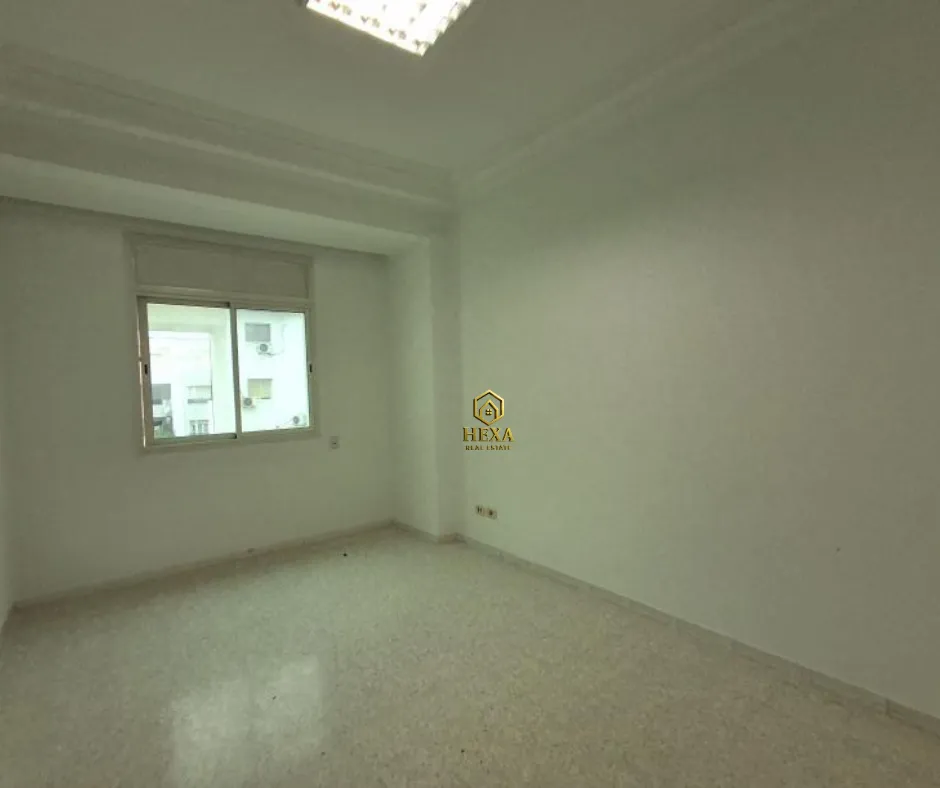 Appartement s3 à usage bureautique au lac 1