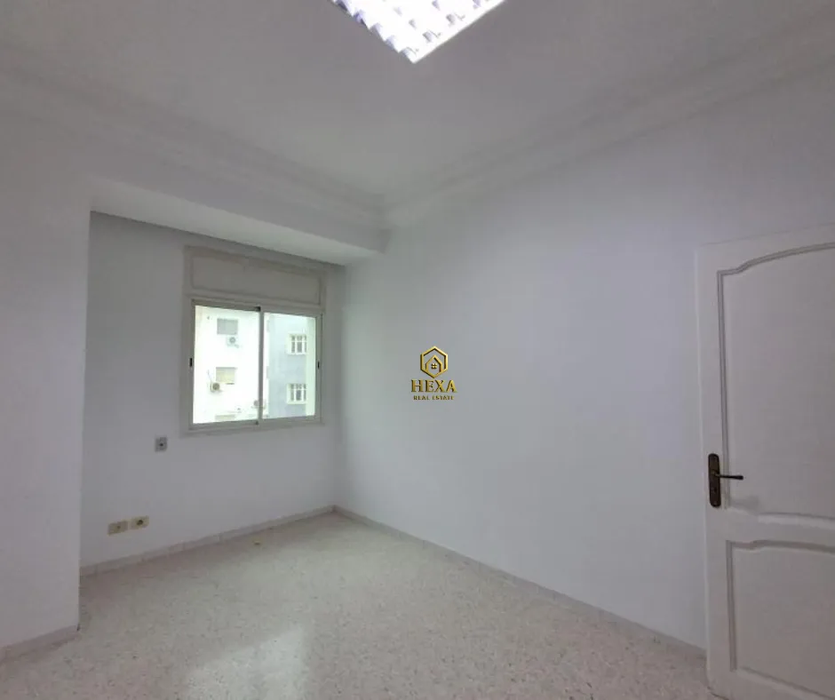 Appartement s3 à usage bureautique au lac 1