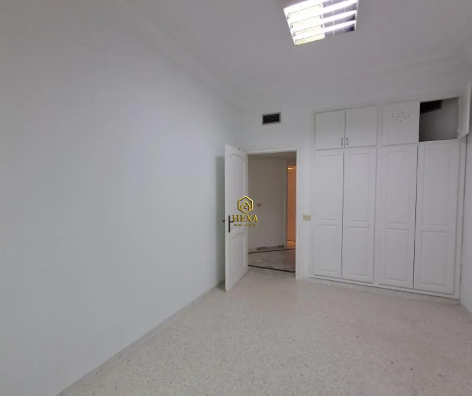 Appartement s3 à usage bureautique au lac 1