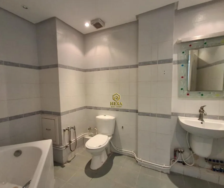 Appartement s3 à usage bureautique au lac 1