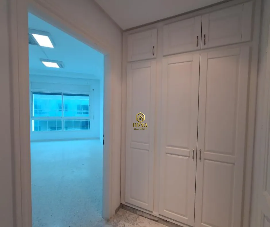 Appartement s3 à usage bureautique au lac 1