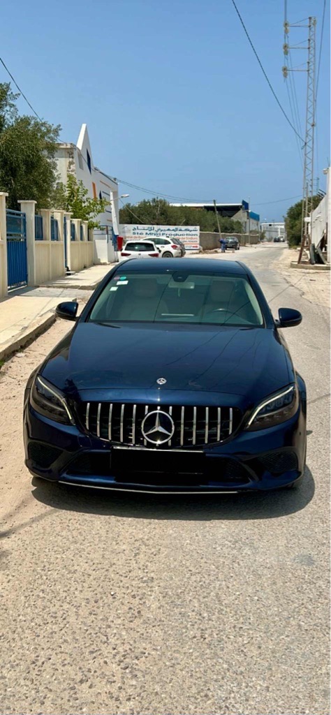 Deux voitures mercedes benz pour les mariages 