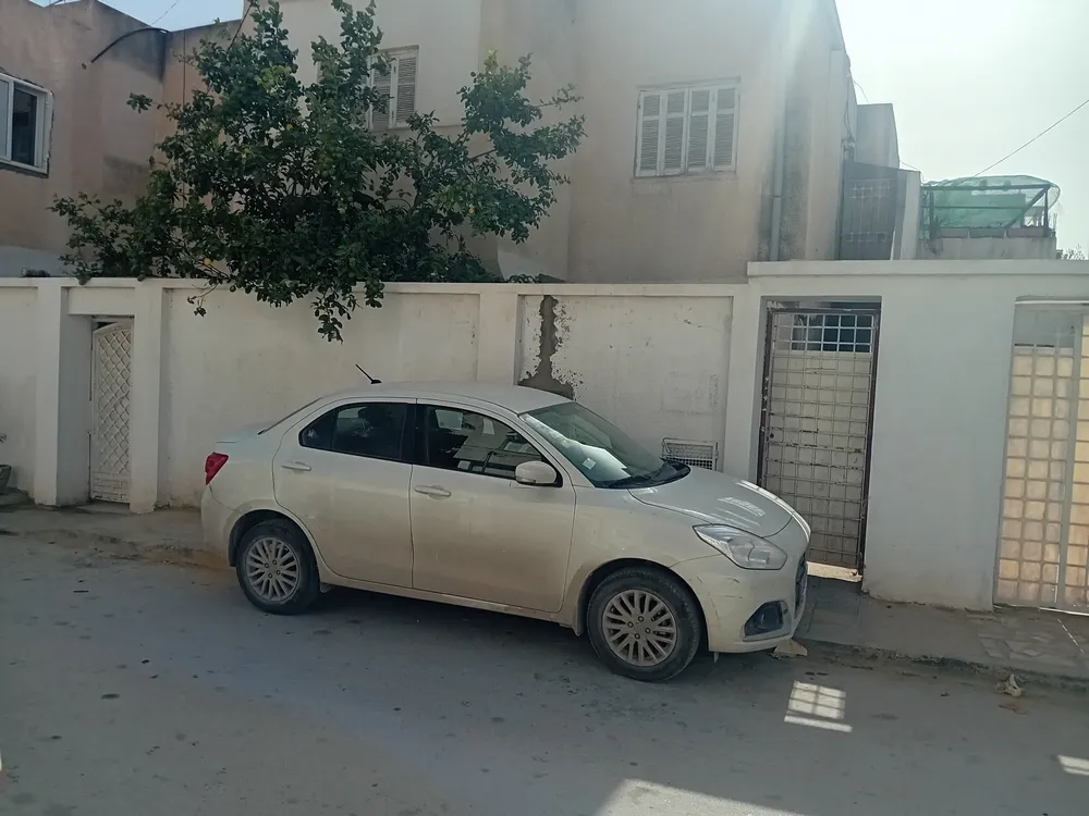 A vendre appartement au 1er étage de villa Cité Hédi Nouira