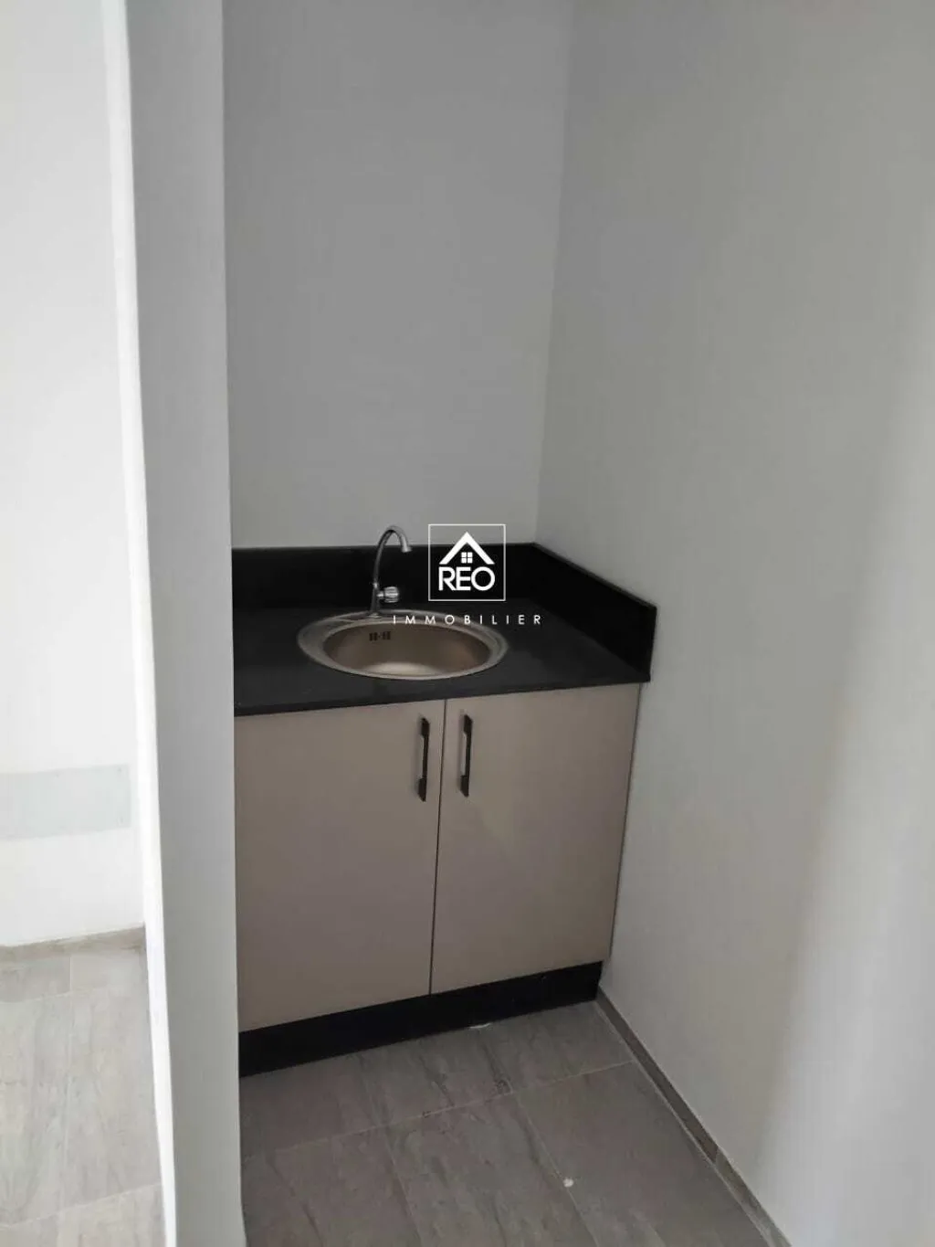 À LOUER : Un Bureau ( H+2 ) situé à La Soukra