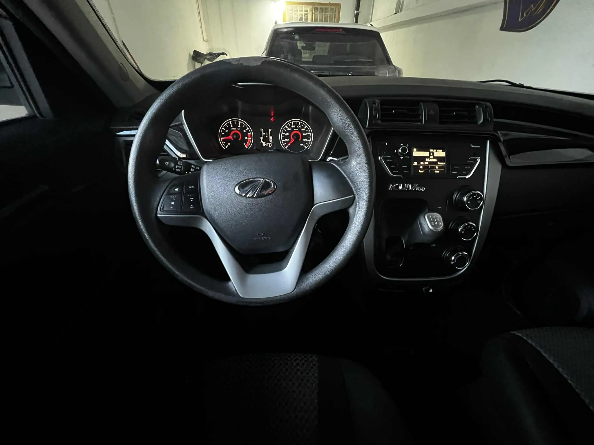 MAHINDRA KUV 100 K6+