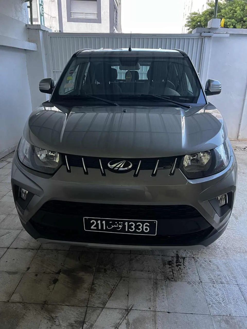 MAHINDRA KUV 100 K6+