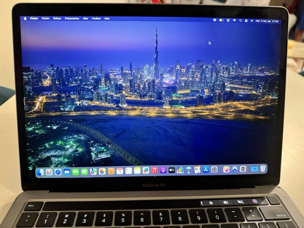 MacBook Pro 13’’ 2020 tel:52811970