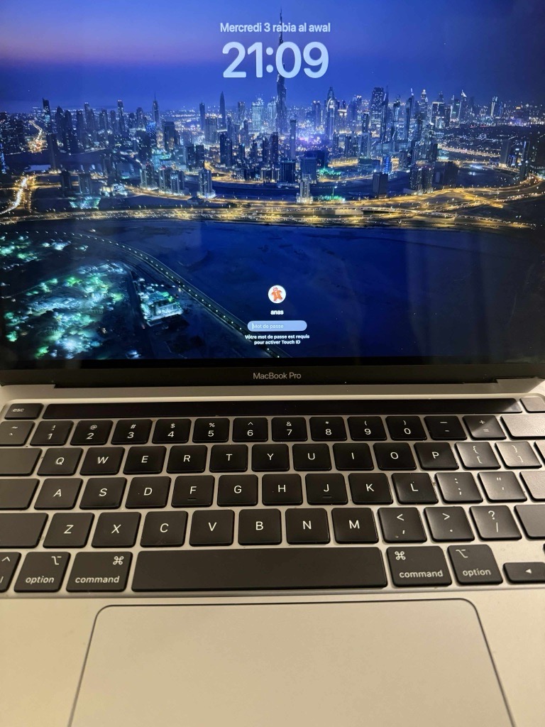 MacBook Pro 13’’ 2020 tel:52811970