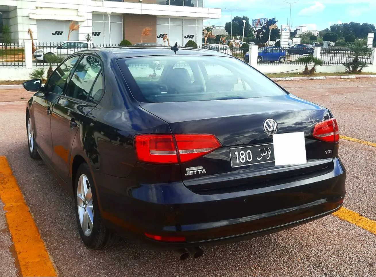 Une belle voiture Jetta volkswagen