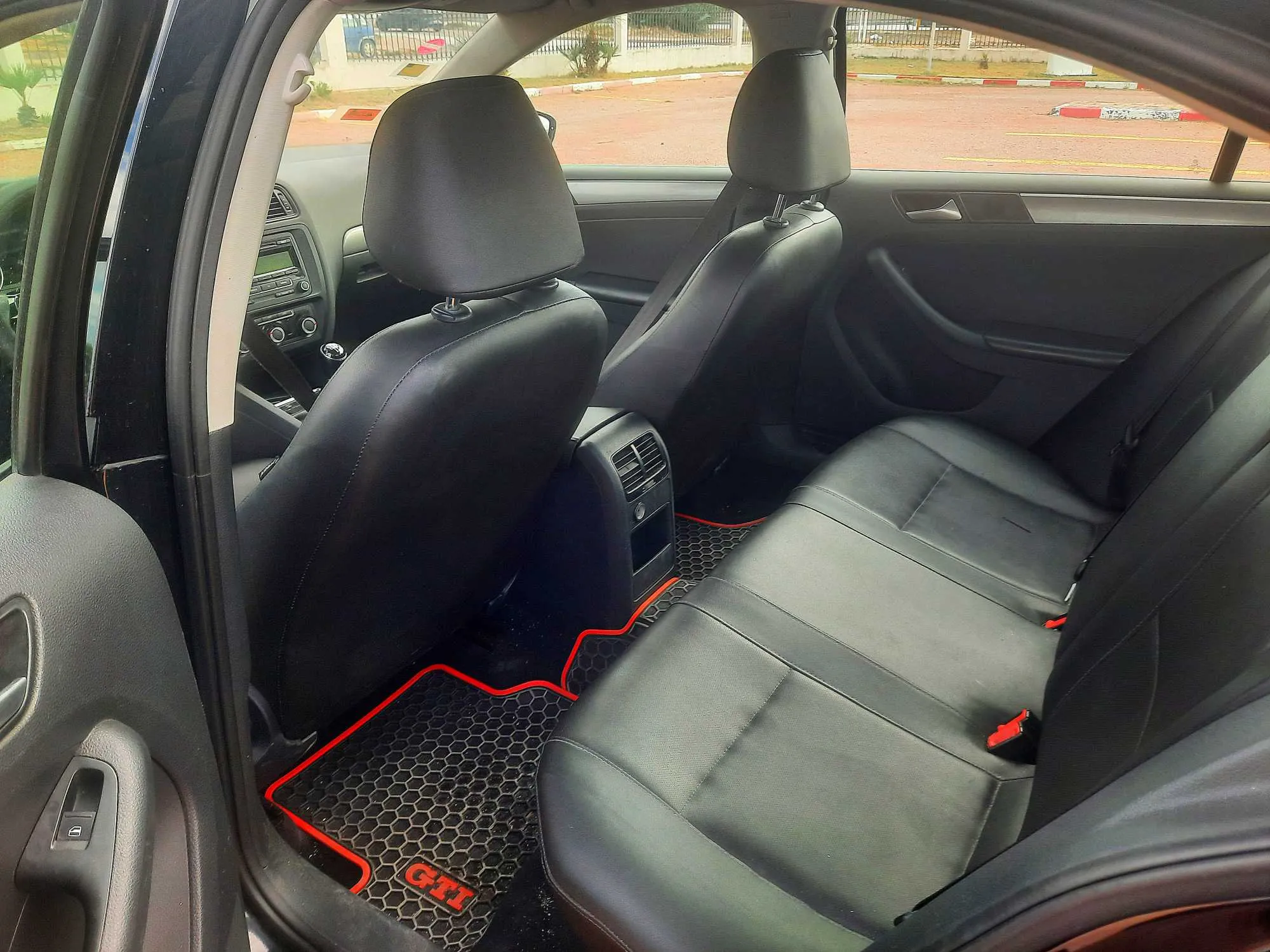 Une belle voiture Jetta volkswagen 