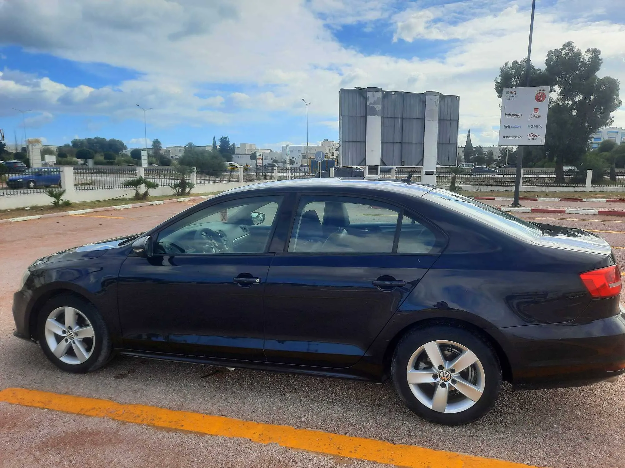 Une belle voiture Jetta volkswagen 